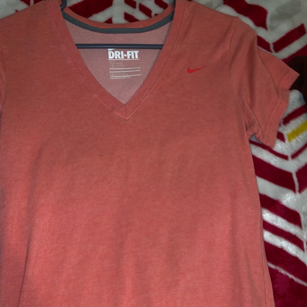 DRI-FIT NIKE T-SHIRT